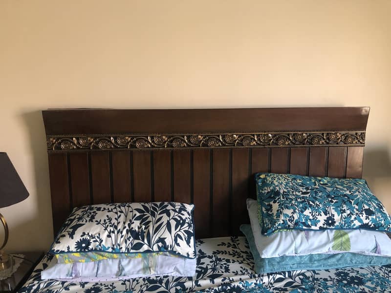 Bed Set Complete With Side Table & Dressing 1