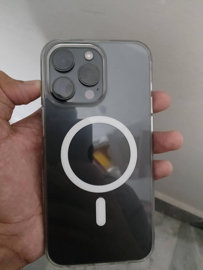 Apple iPhone 15 Pro Max 2