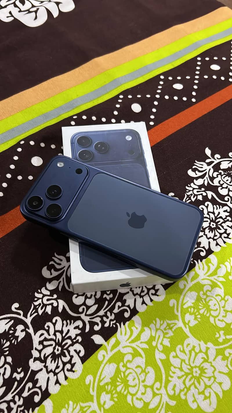 iPhone 17pro max 4