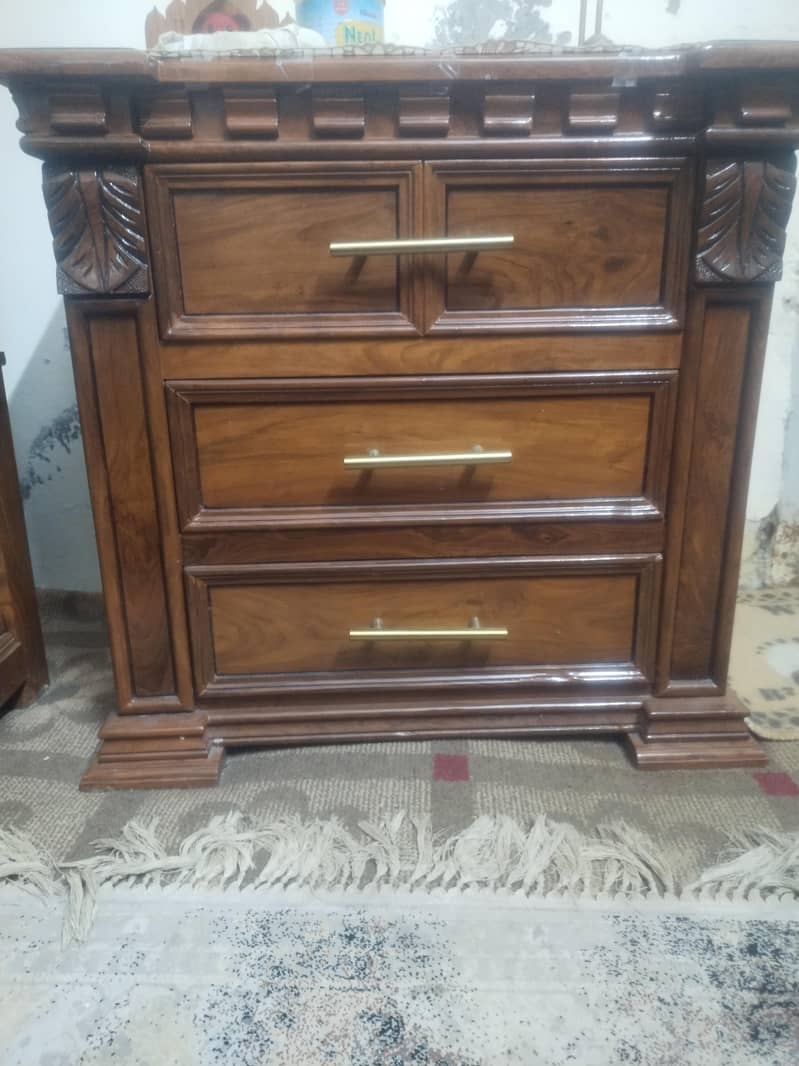 bed dressing side tabes 2