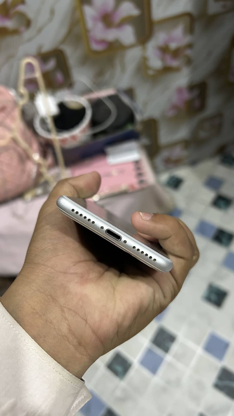 Apple iPhone 7 2