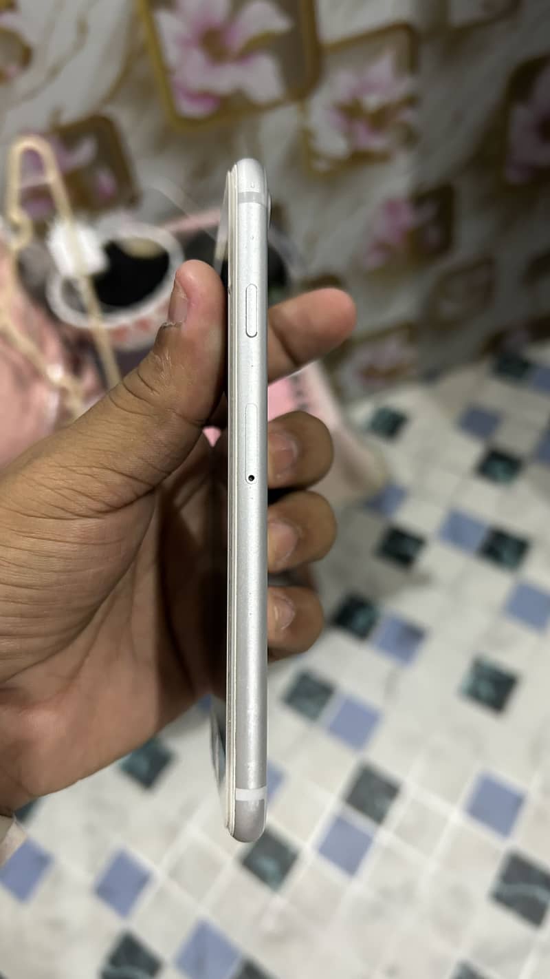 Apple iPhone 7 4