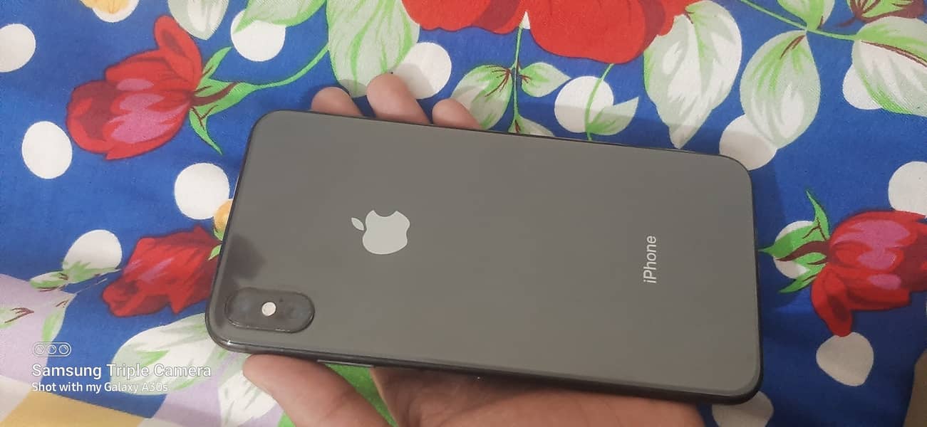 Apple iPhone XS Max 1