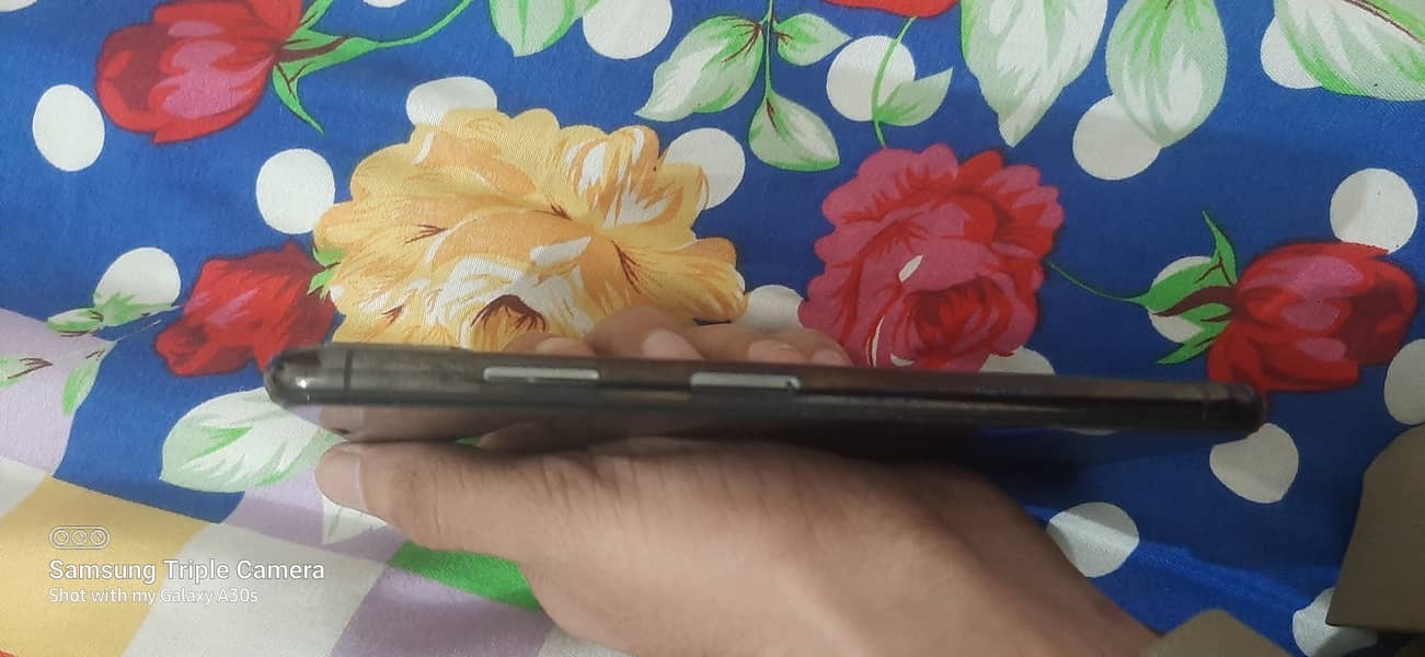Apple iPhone XS Max 3