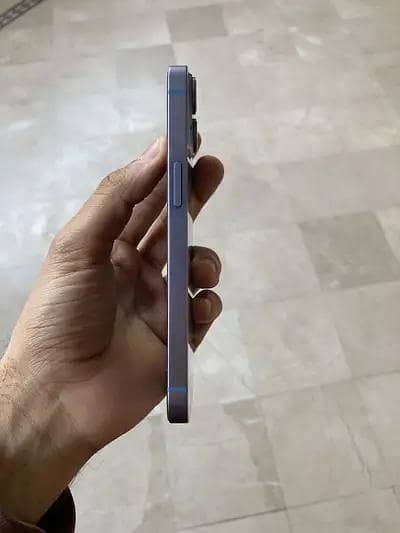 Apple iPhone 14 3