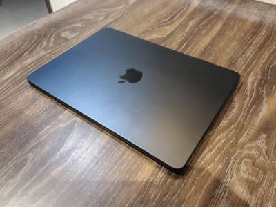 MacBook Air M5 - RAM 16 GB - 512 GB Storage - 5 Cycles Used