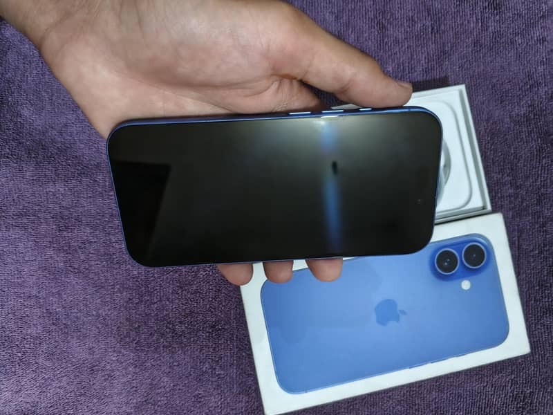 Apple iPhone 16 3