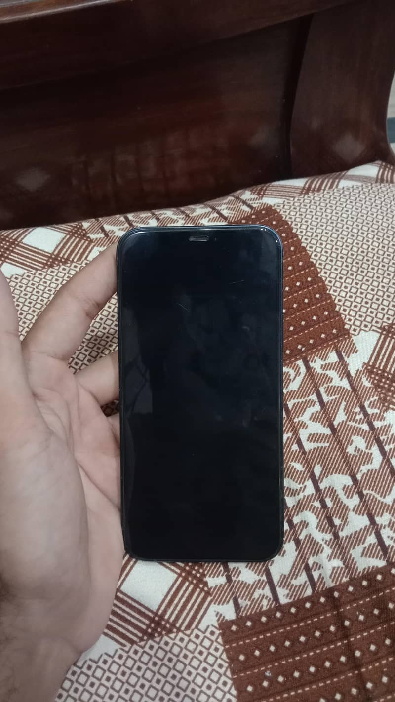 Apple iPhone 12 4