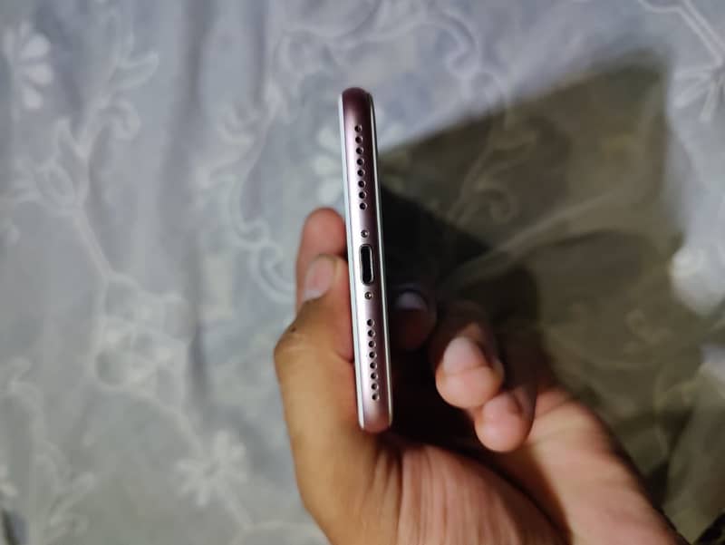 Apple iPhone 7 Plus 3