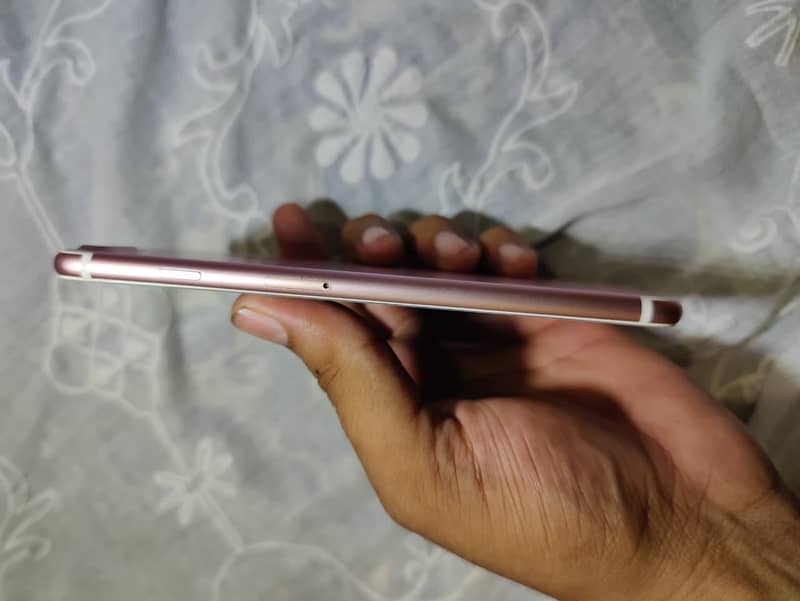 Apple iPhone 7 Plus 6