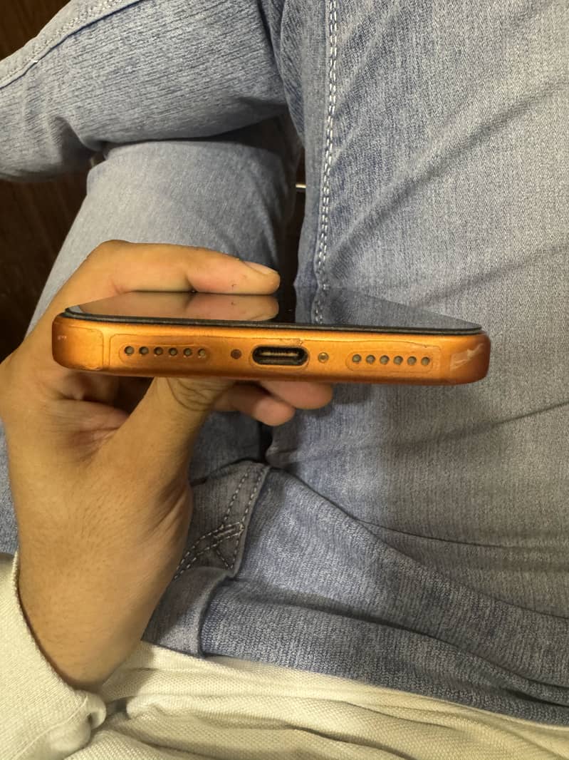 Apple iPhone 17 Pro Max 4