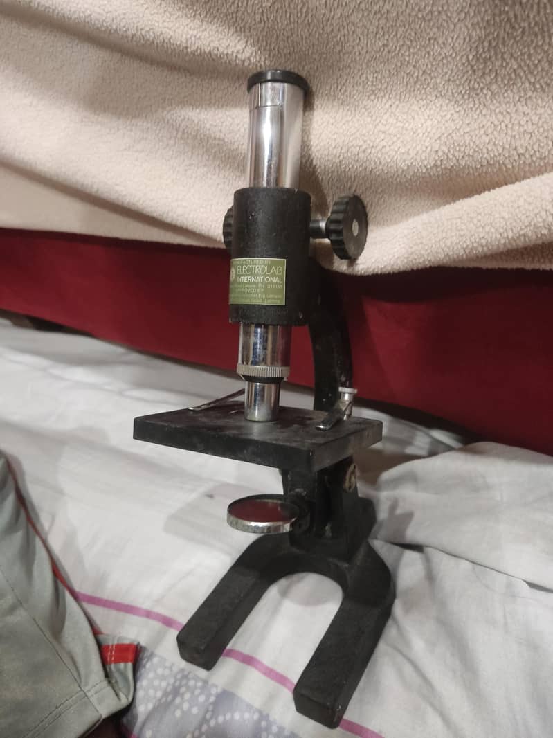 MICROSCOPE 0