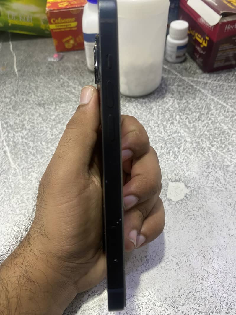 Apple iPhone 13 2