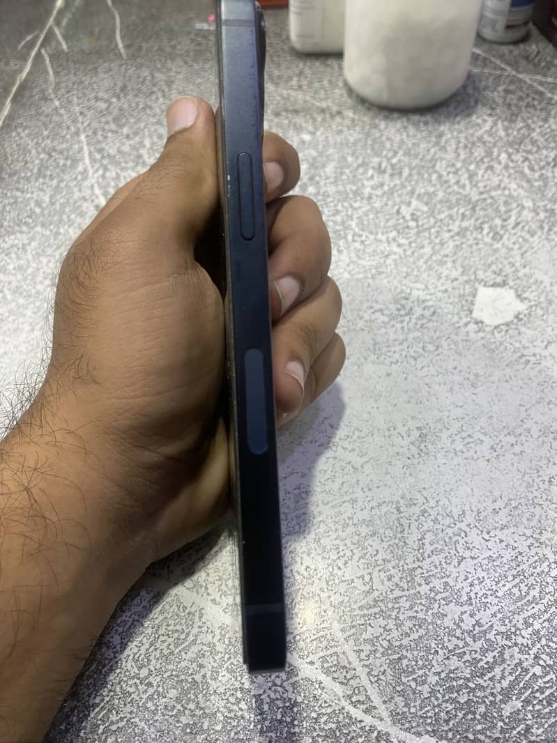 Apple iPhone 13 4