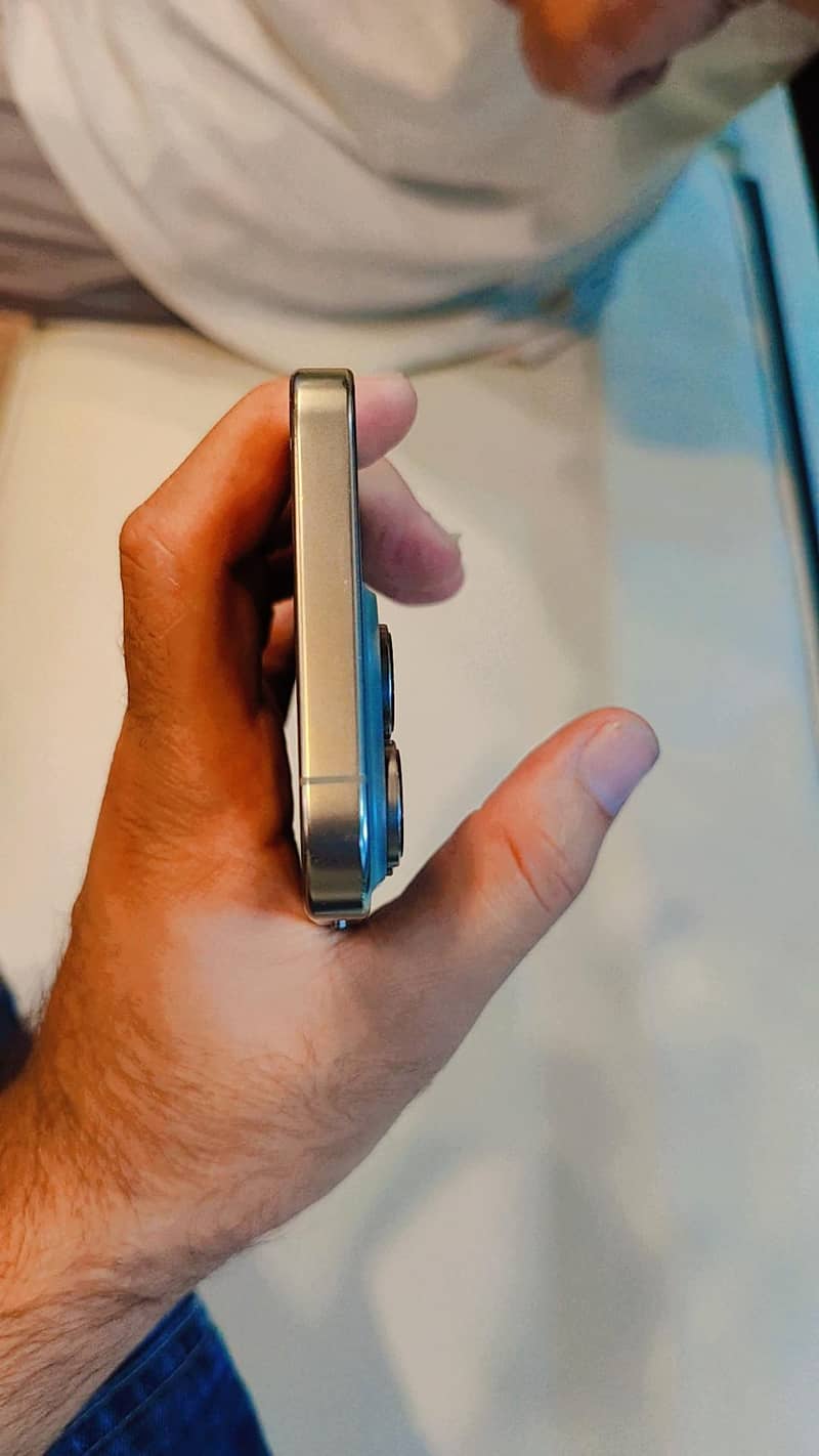 Apple iPhone 16 Pro 0