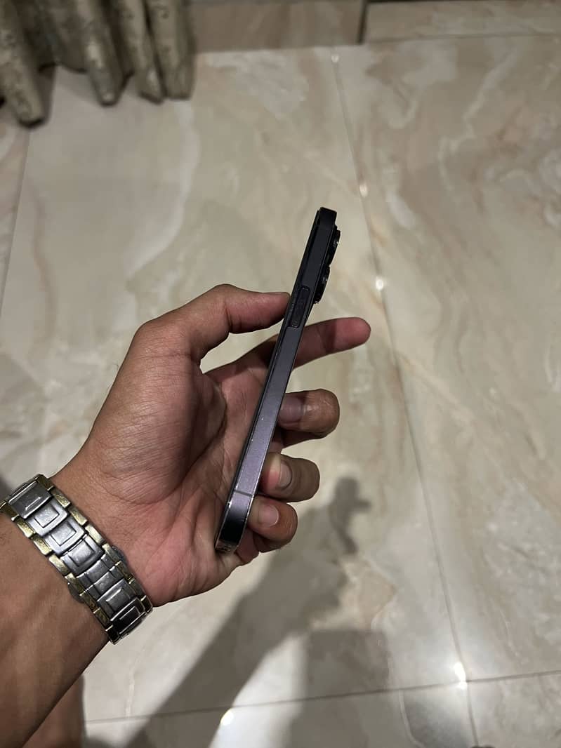 Apple iPhone 14 Pro 2