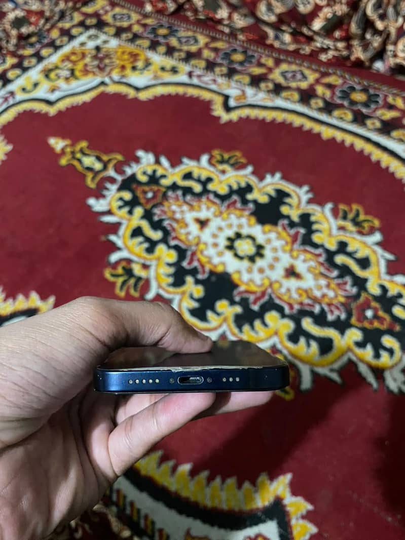 Apple iPhone 12 1