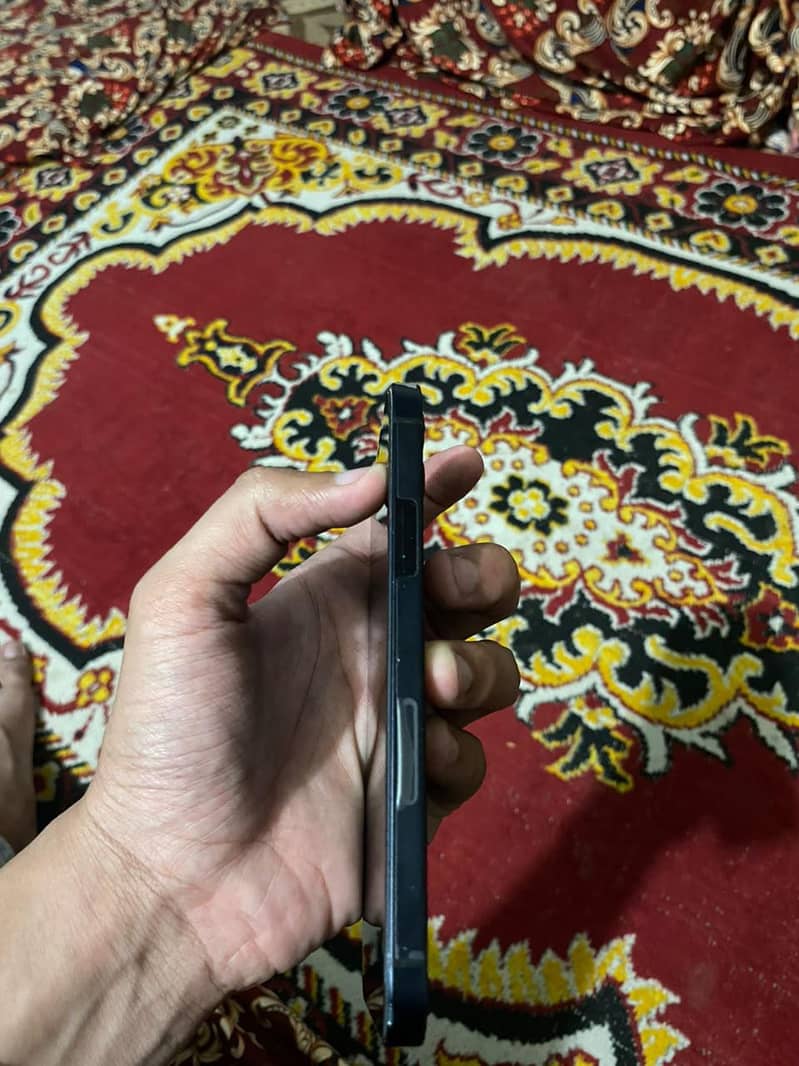 Apple iPhone 12 3