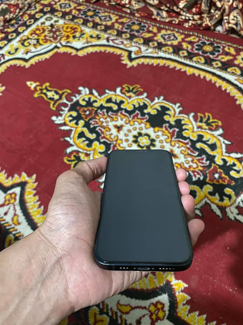 Apple iPhone 12 4