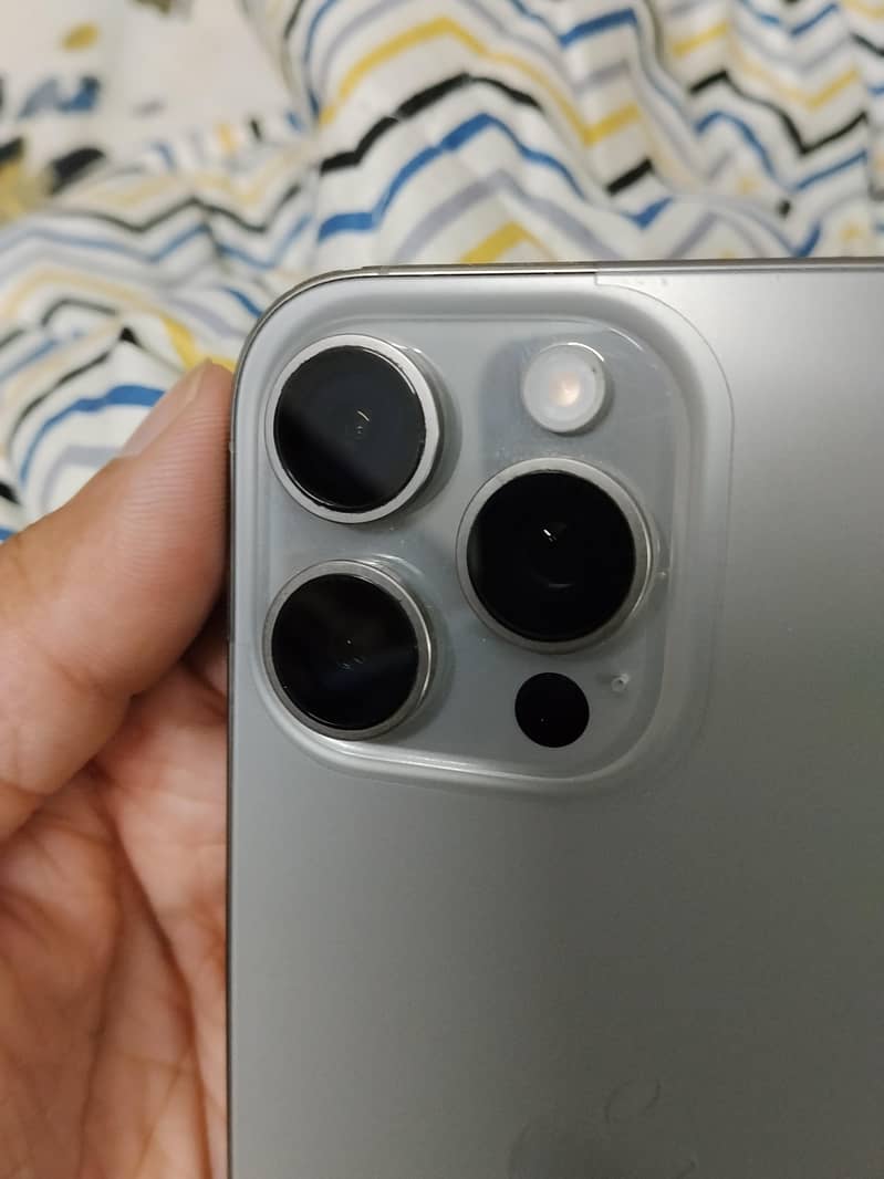 Apple iPhone 16 Pro Max 5