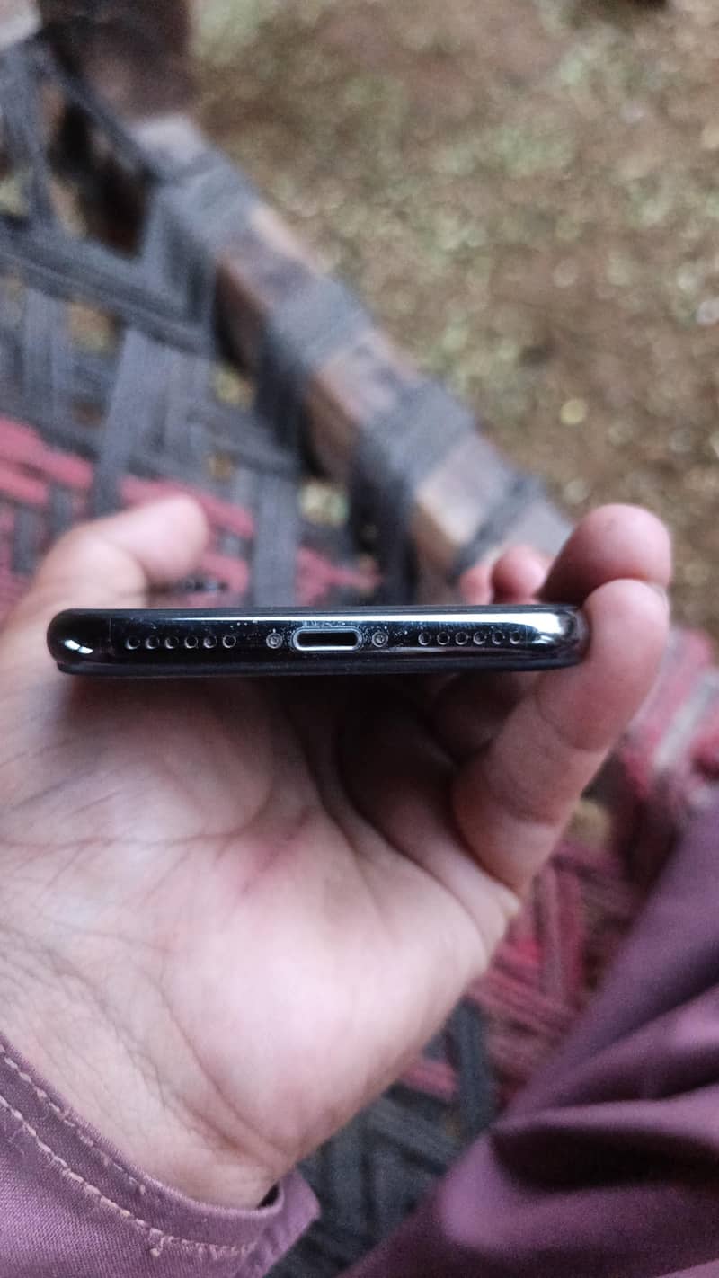 Apple iPhone X 3