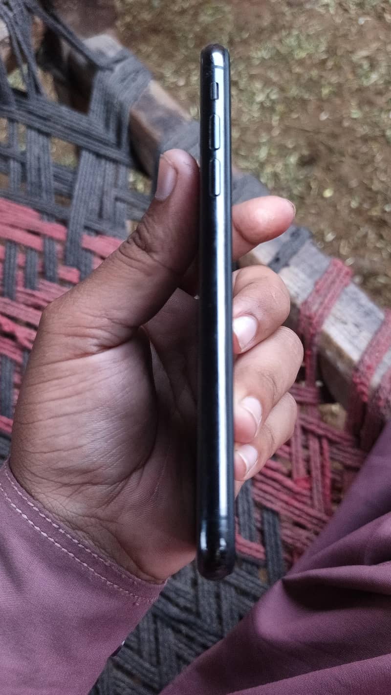 Apple iPhone X 4