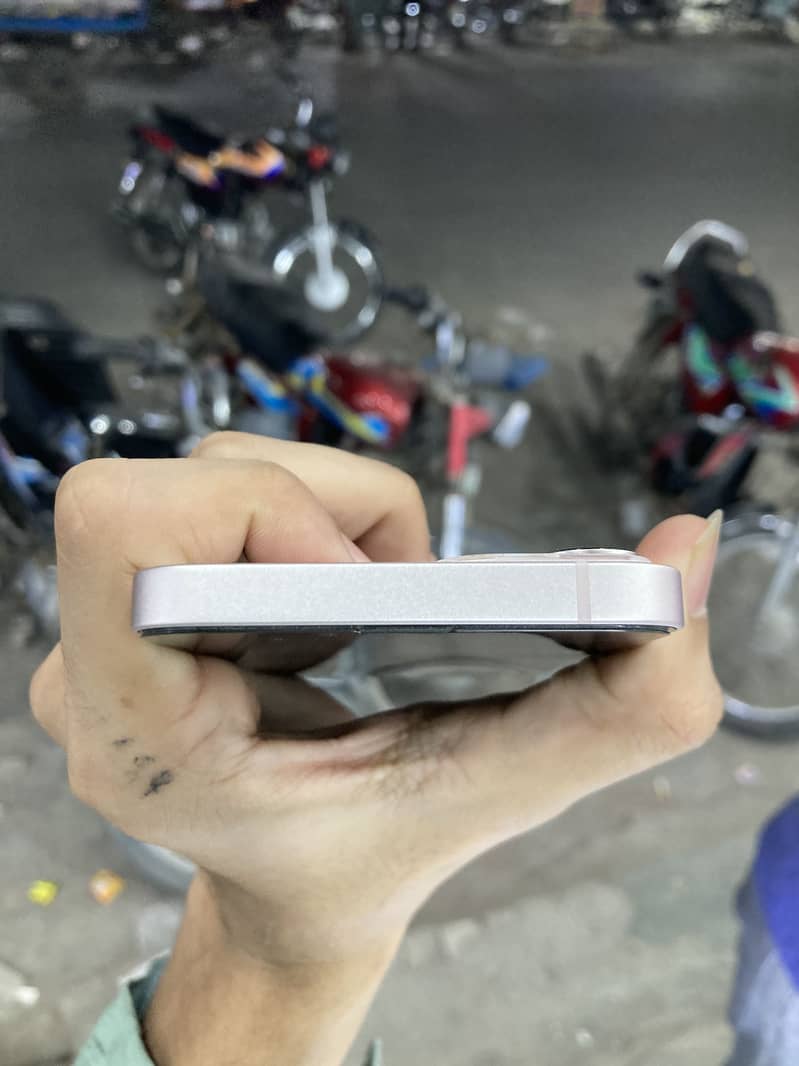 Apple iPhone 13 2