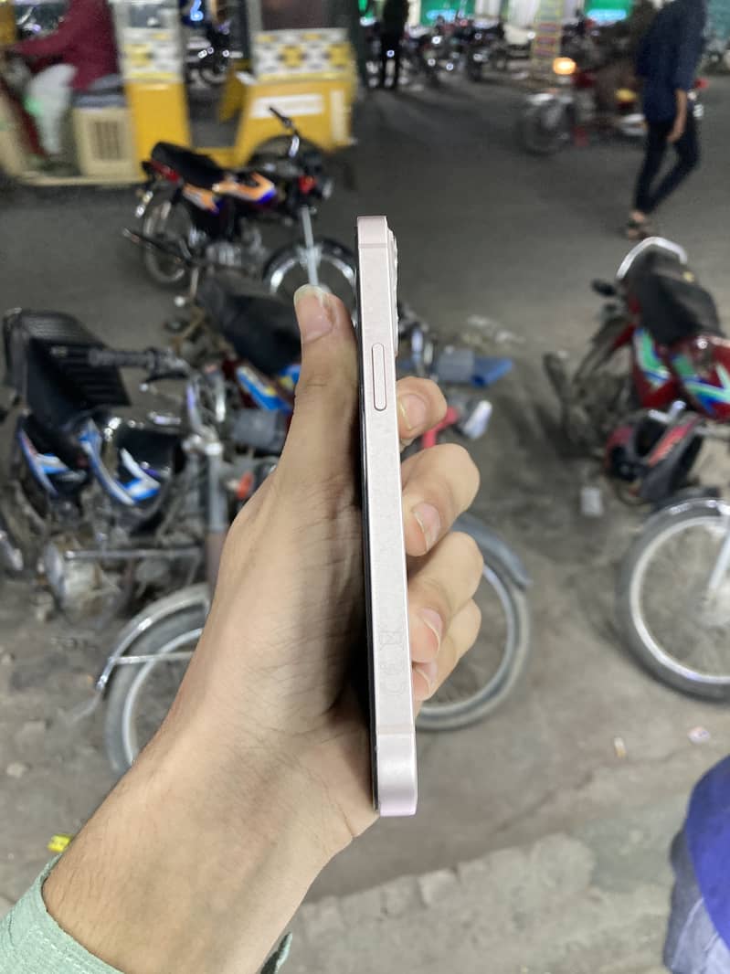 Apple iPhone 13 5