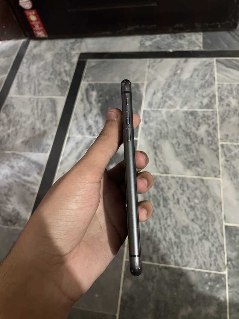 Apple iPhone 11 3