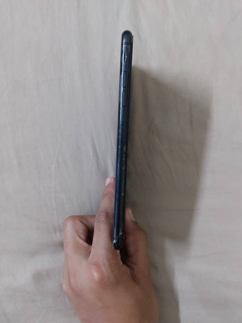 Apple iPhone 7 Plus 4