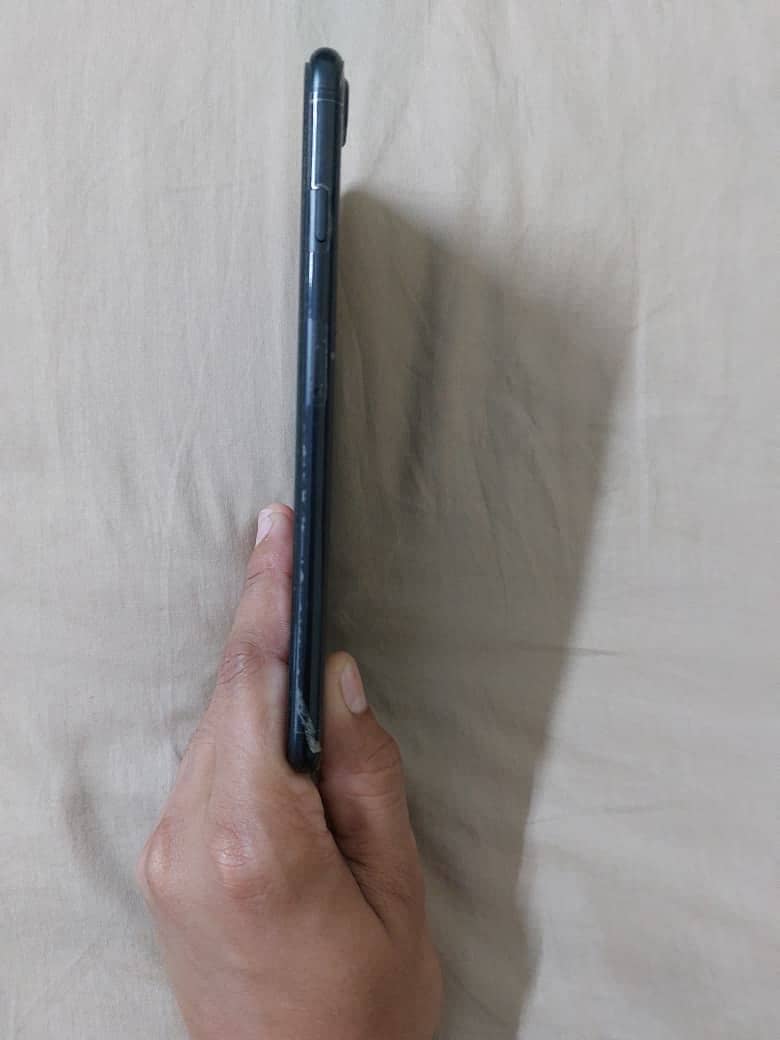 Apple iPhone 7 Plus 5
