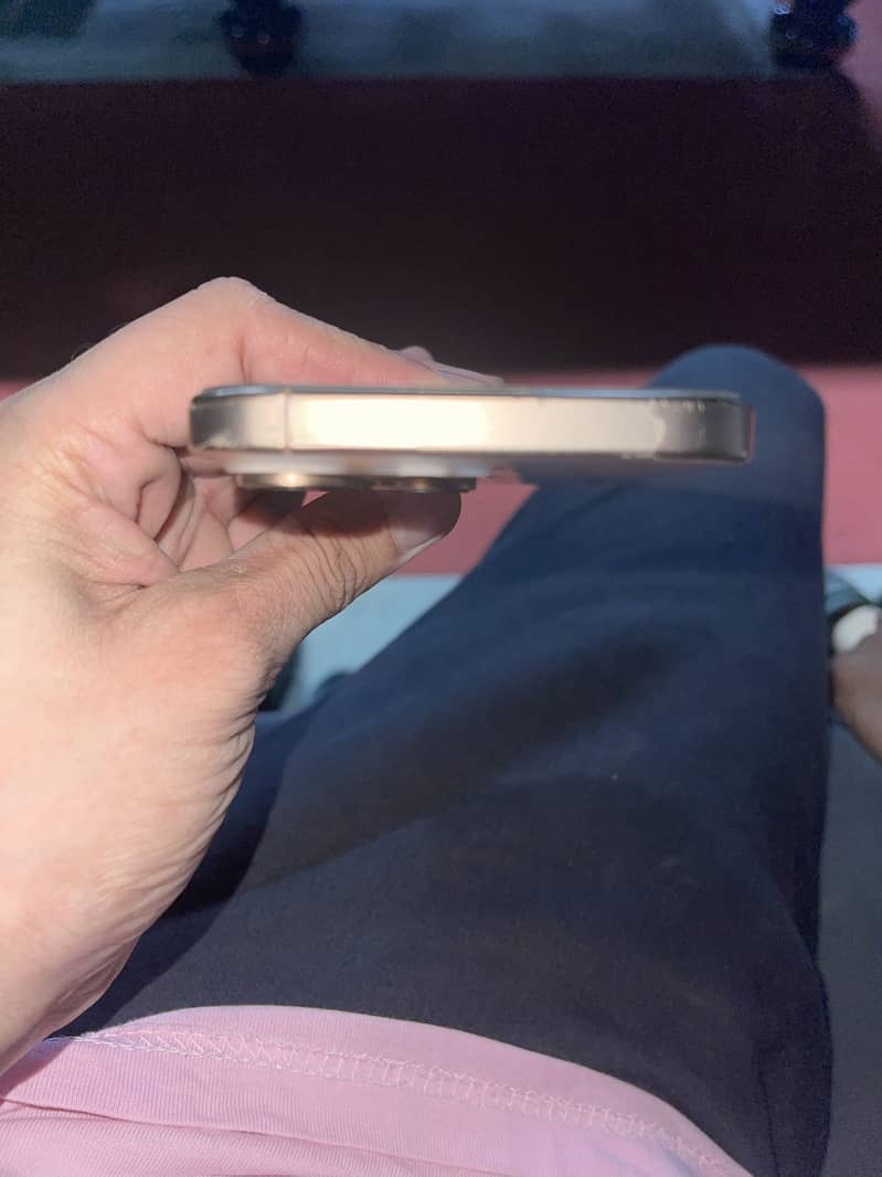 Apple iPhone 16 Pro Max 3