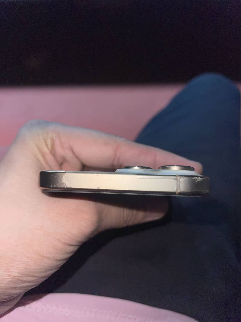Apple iPhone 16 Pro Max 4