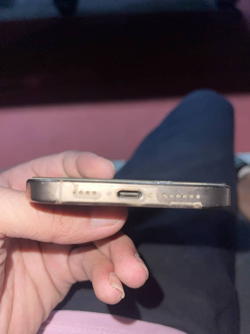 Apple iPhone 16 Pro Max 6
