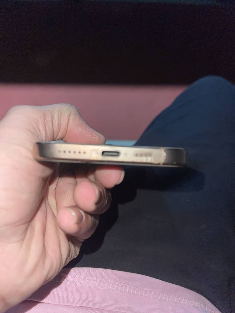 Apple iPhone 16 Pro Max 11
