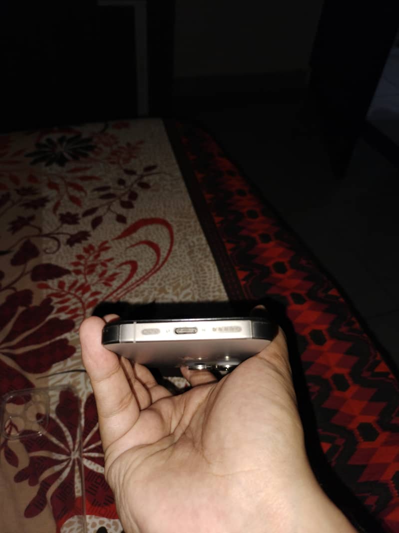 Apple iPhone 15 Pro 2