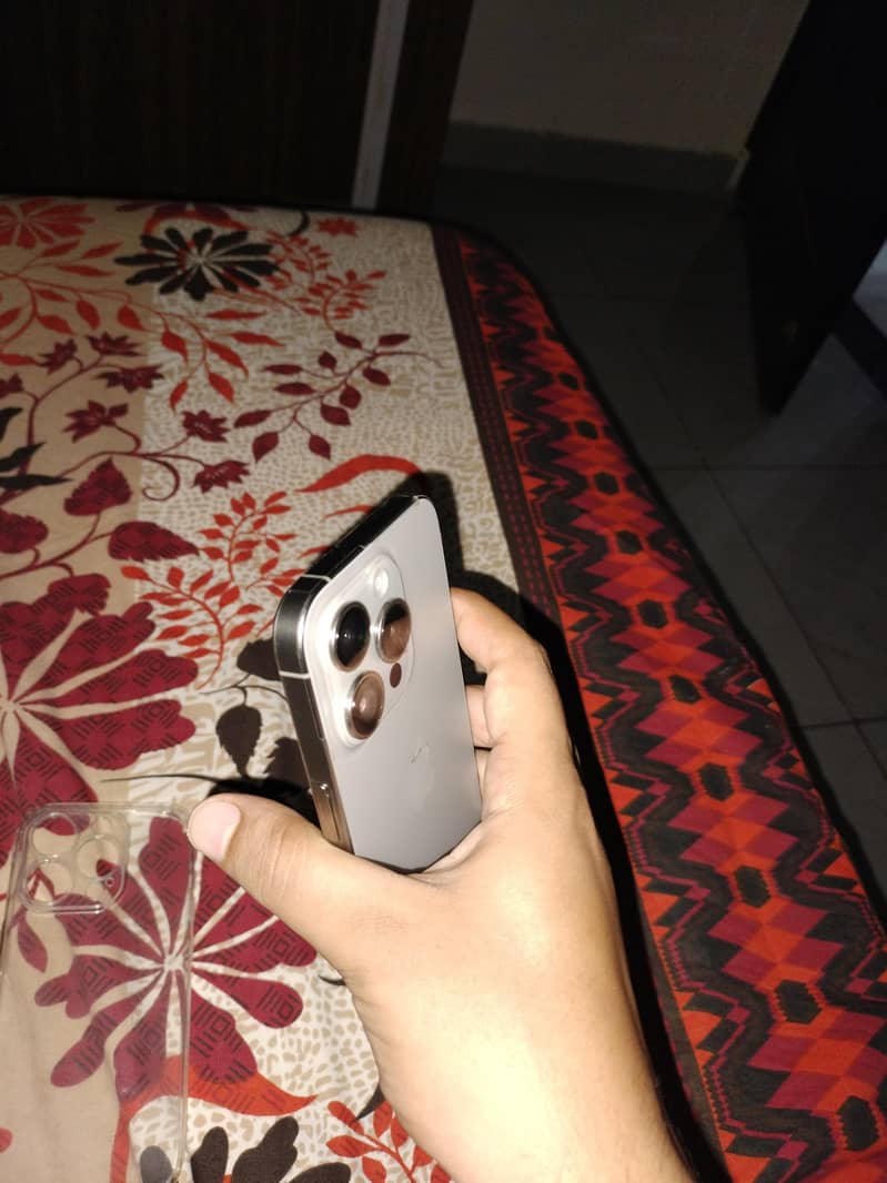 Apple iPhone 15 Pro 3
