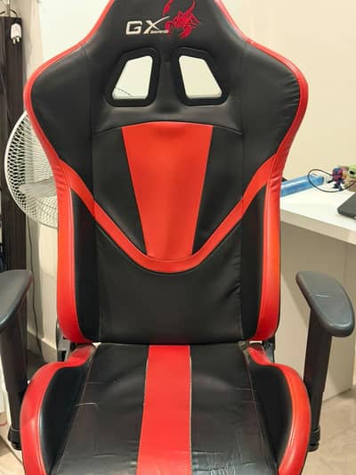 SELLING GAMING CHAIR GOOD CONDITION