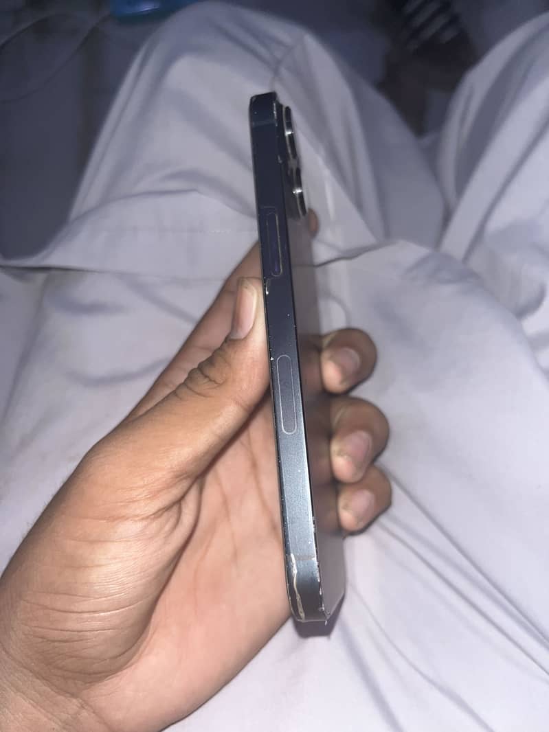 Apple iPhone 13 2