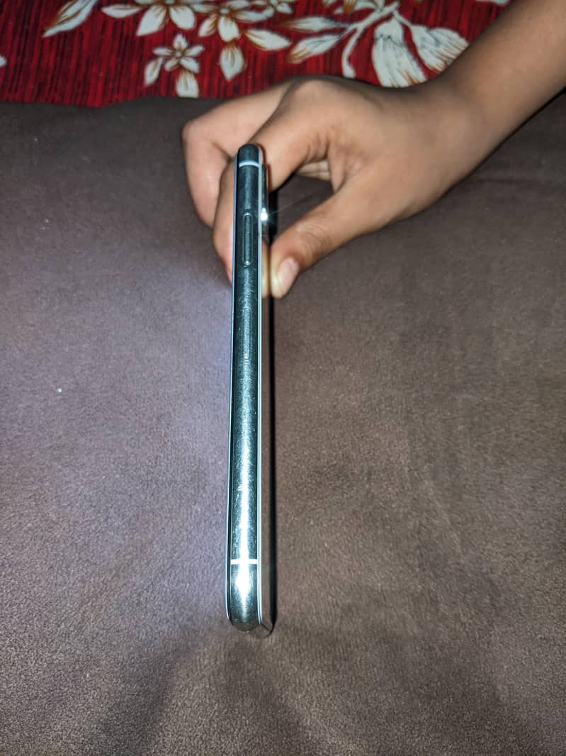 Apple iPhone X 3