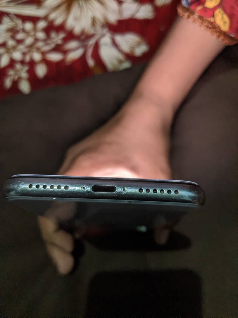 Apple iPhone X 4