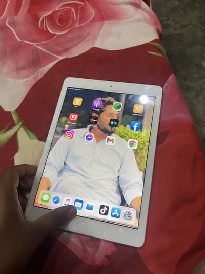 IPHONE AIR ONE  32 GB 10BY9 CONDITION BATTERY TIMING ONE DAY