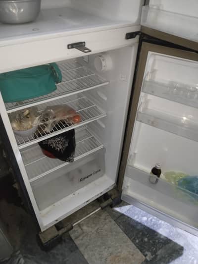 Dawlance Fridge For sell Gass charge honi hai