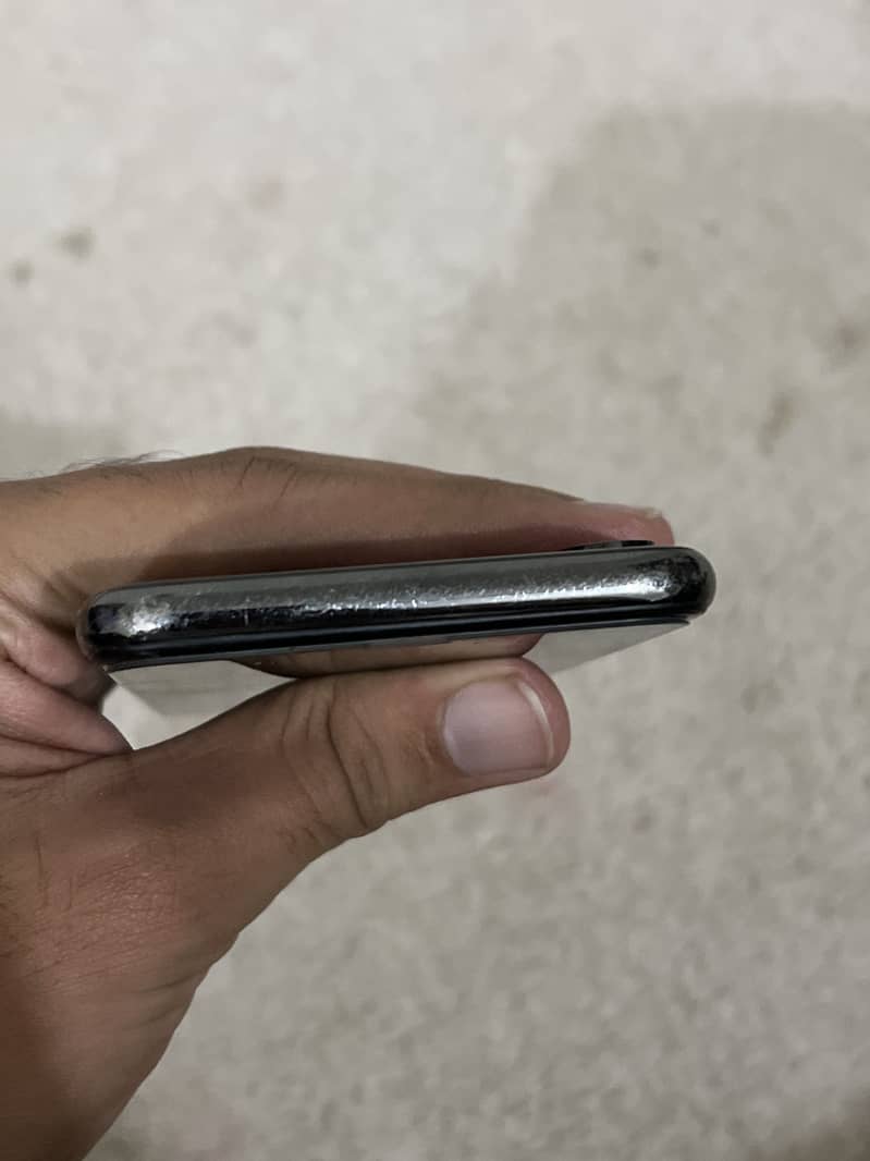 Apple iPhone X 4