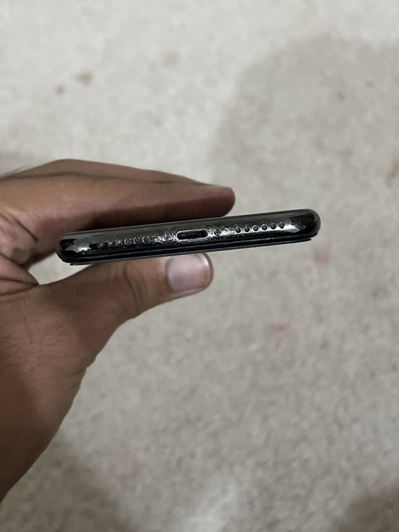 Apple iPhone X 5