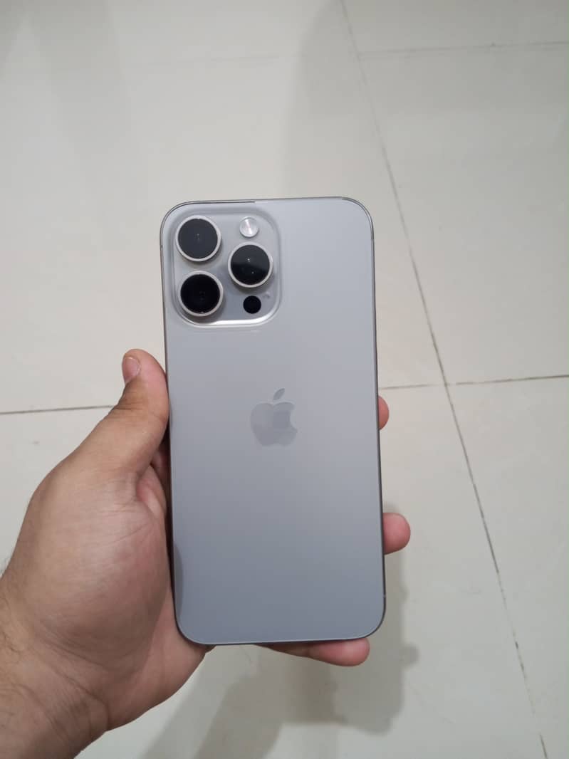Apple iPhone 15 Pro Max 0