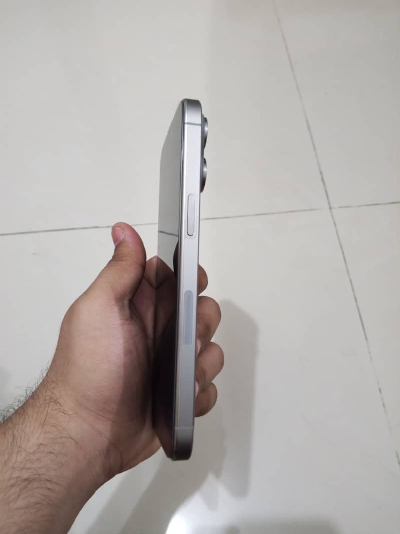 Apple iPhone 15 Pro Max 2