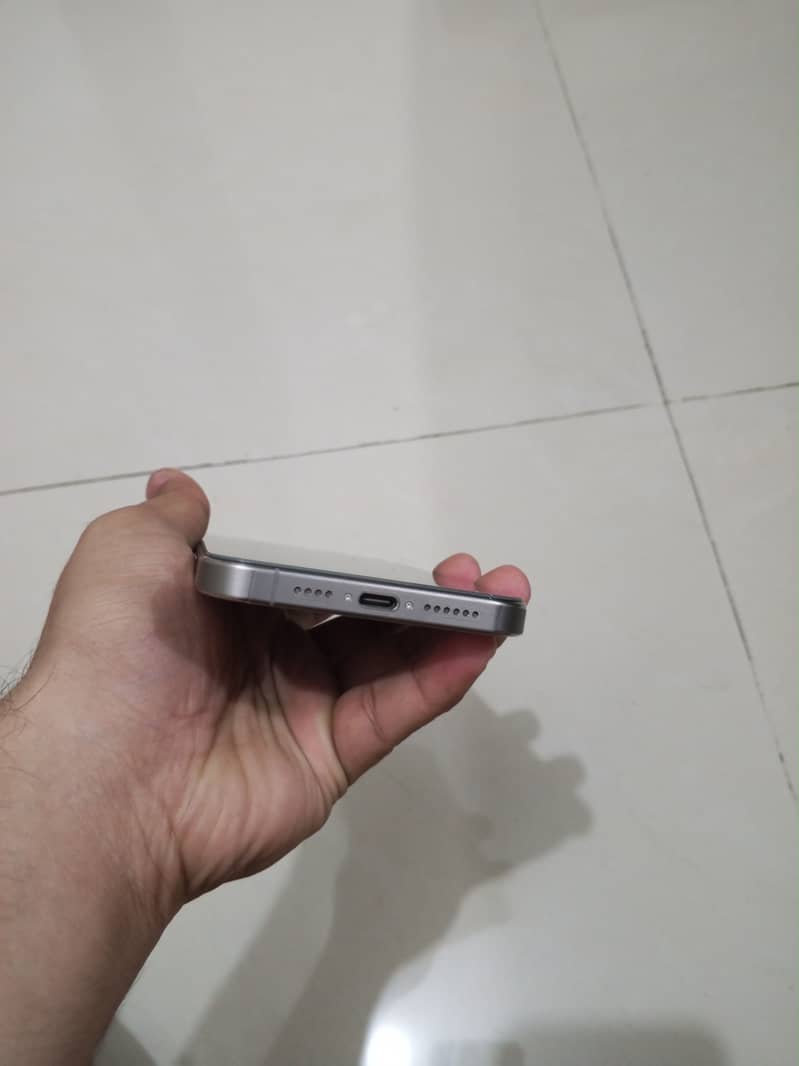 Apple iPhone 15 Pro Max 3