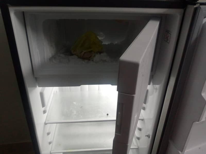 Dawlance mini fridge 4