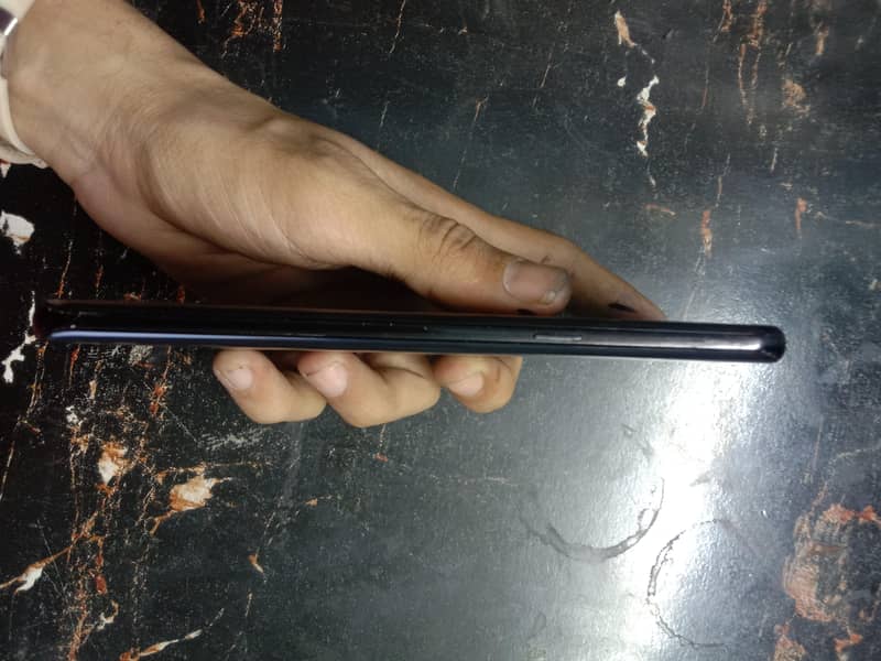 Samsung Mobile S8 Plus 3